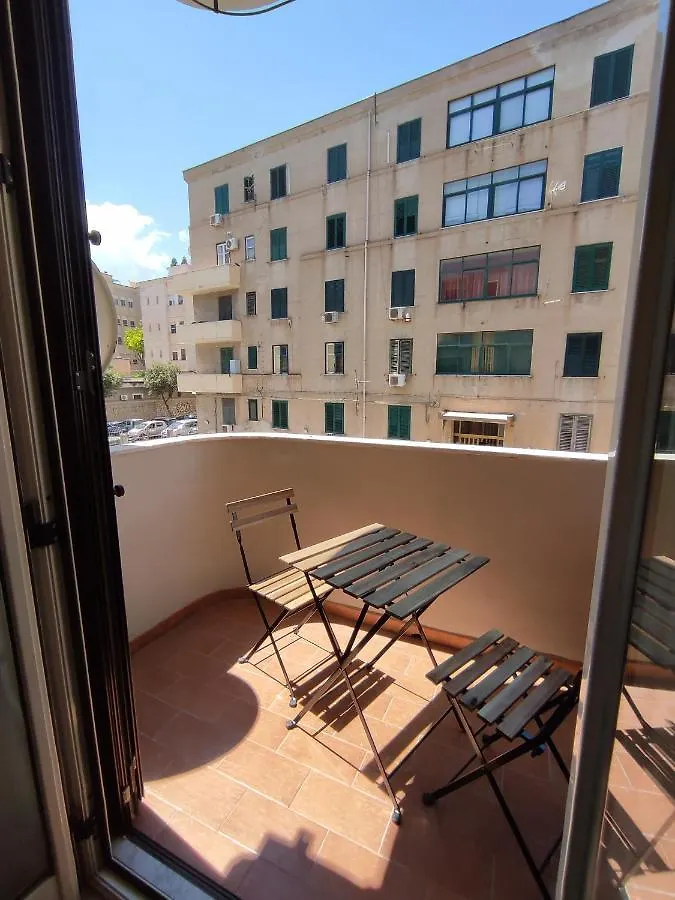 Gypsynomad - Your Crib In The Historical Centre Of Palermo 0*,